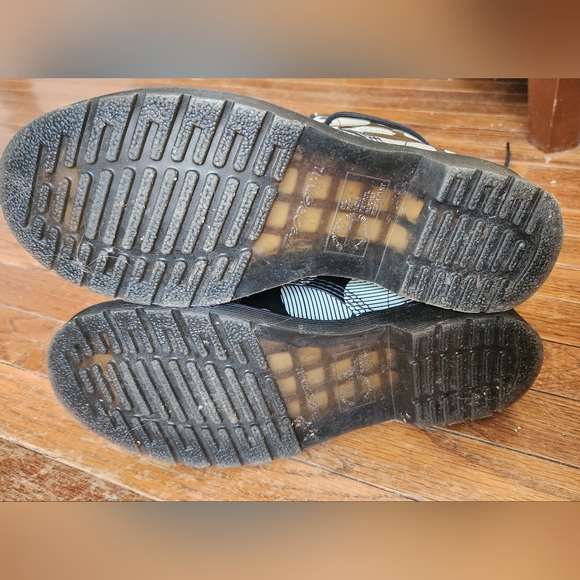 Almost new Doc Martens unusual 1460 black and white polka dot 8 eye boots - Picture 8 of 10